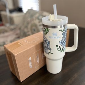 Stanley Adventure Quencher Tumbler 40oz ~ Cream Floral